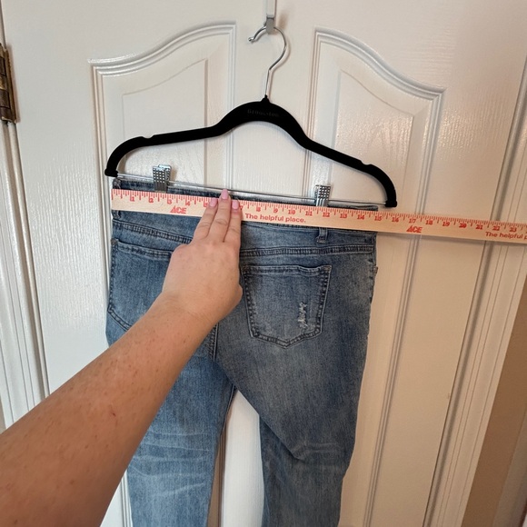 Harmony & Havoc Embroderied Blue Jeans with Red Floral Design Junior’s Size 9 - Picture 5 of 8